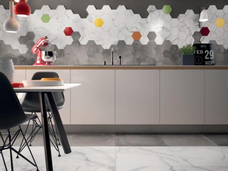 Với thiết kế 6 cạnh đều nhau, các viên gạch lục giác tạo thành một bề mặt liền mạch, chắc chắn