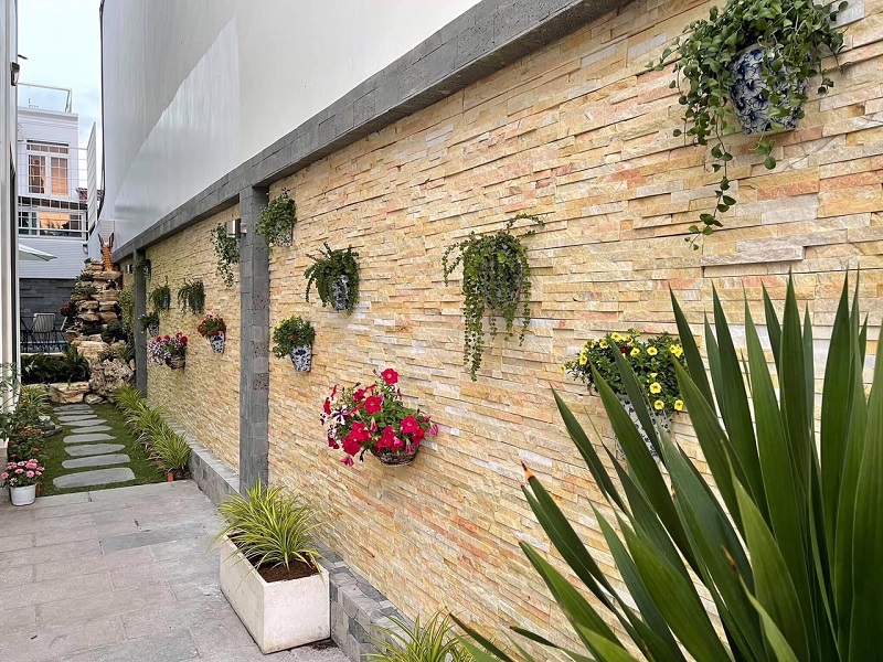 Đối với màu sắc gạch ốp tường ban công, bạn nên chọn màu sắc phù hợp với phong cách thiết kế của ngôi nhà (Nguồn: Sưu tầm)