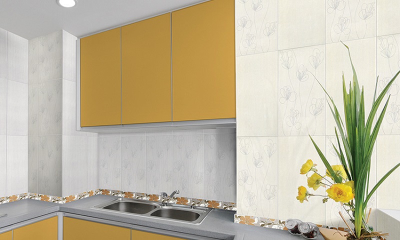 Gạch trang trí với đa dạng các loại họa tiết, màu sắc, là lựa chọn lý tưởng cho những ai muốn tạo điểm nhấn cho không gian bếp 