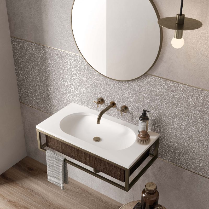 Gạch Terrazzo màu ghi xám được sử dụng để trang trí cho tường nhà vệ sinh