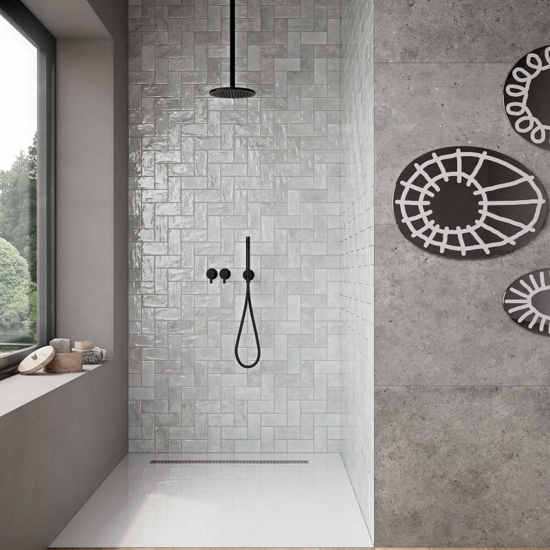 Gạch thẻ ốp tường lát kiểu xương cá trong nhà tắm