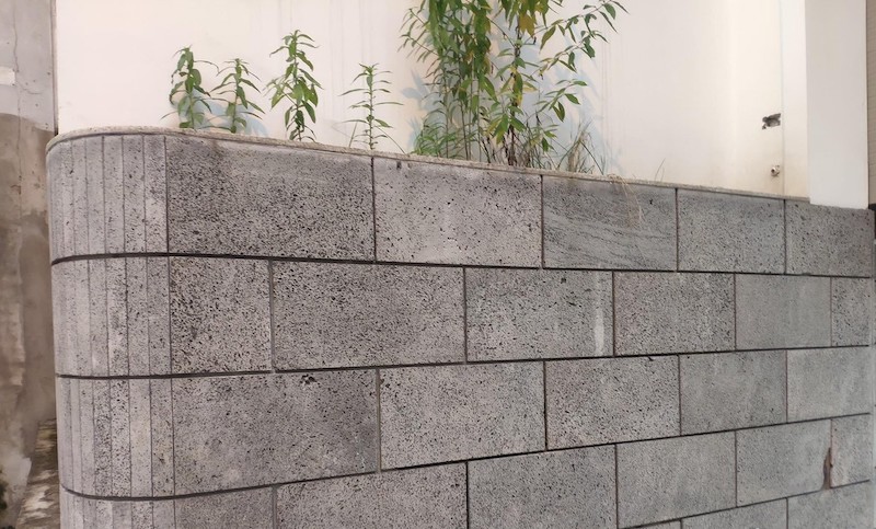 Bề mặt tường đá tổ ong xám