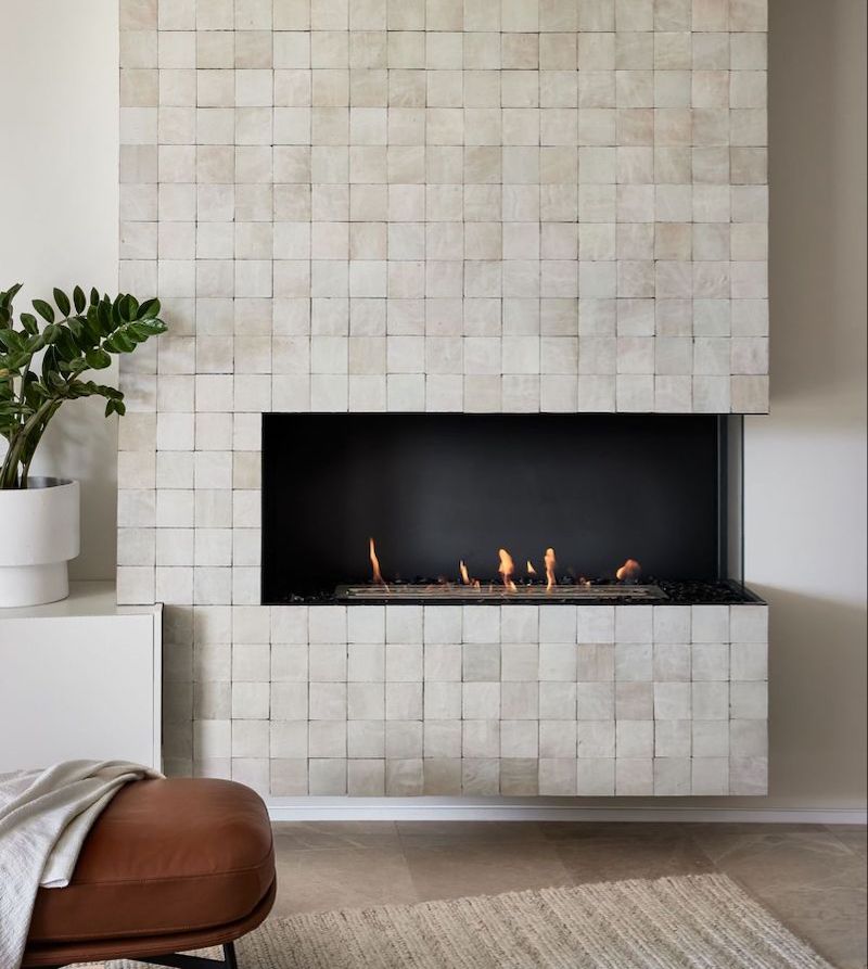Gạch Mosaic trắng trang trí ở không gian phòng khách (Nguồn: Sưu tầm)