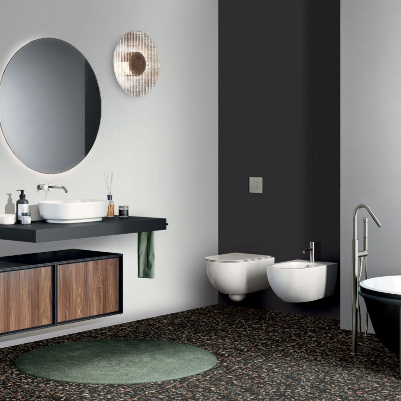 Gạch đơn sắc trắng kết hợp cùng gạch đơn sắc đen trang trí tường toilet