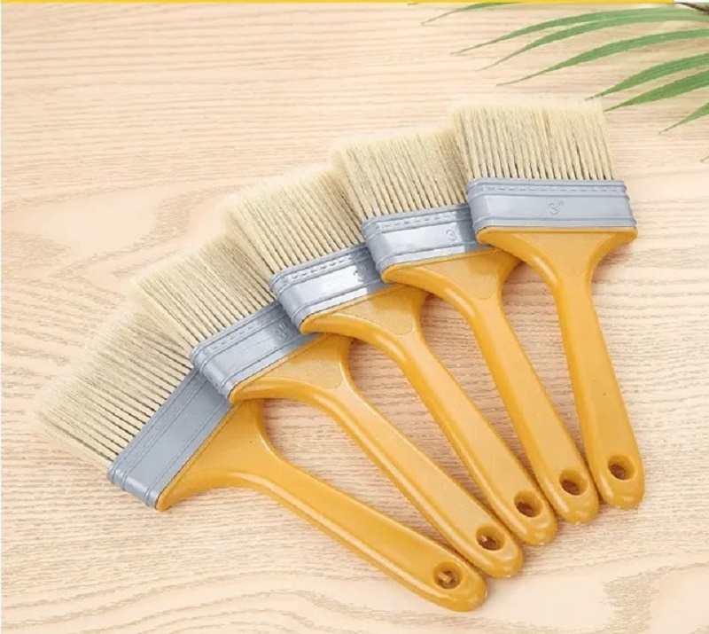 Chuẩn bị cọ và sơn chuyên dụng cho gạch hoặc sơn chống thấm (Nguồn: Sưu tầm)