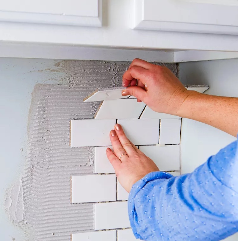 Cách ốp gạch tường đơn giản tại nhà với 6 bước cơ bản (Nguồn: Sưu tầm)
