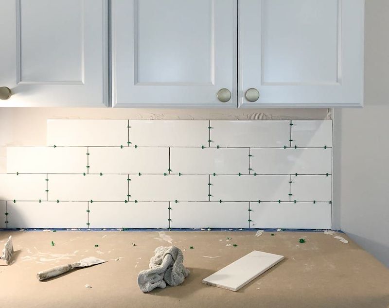 Dùng ke gạch để căn chỉnh mạch gạch (Nguồn: Sưu tầm)