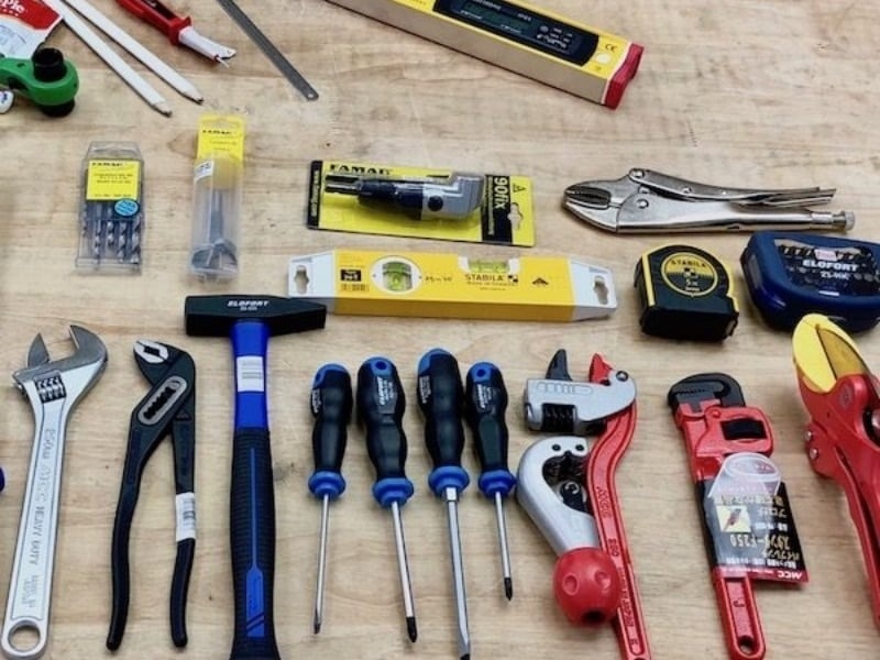 Dụng cụ cần có khi lắp vòi sen tắm đứng (Nguồn: Sưu tầm)