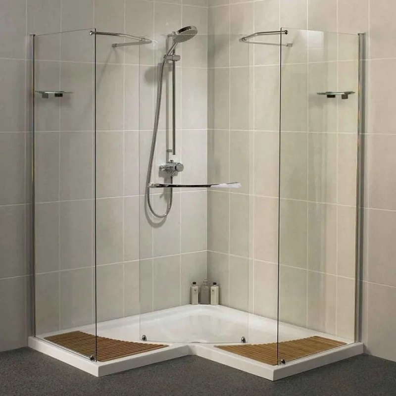 Phòng tắm kính 135 độ (Nguồn: Sưu tầm)