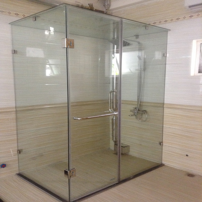 Phòng tắm kính cửa mở quay (Nguồn: Sưu tầm)