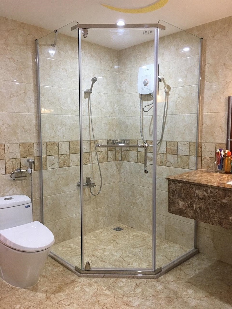 Cabin tắm kính góc vát (Nguồn: Sưu tầm)